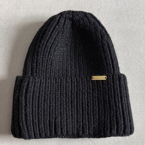 Steve Madden Ribbed Black Beanie